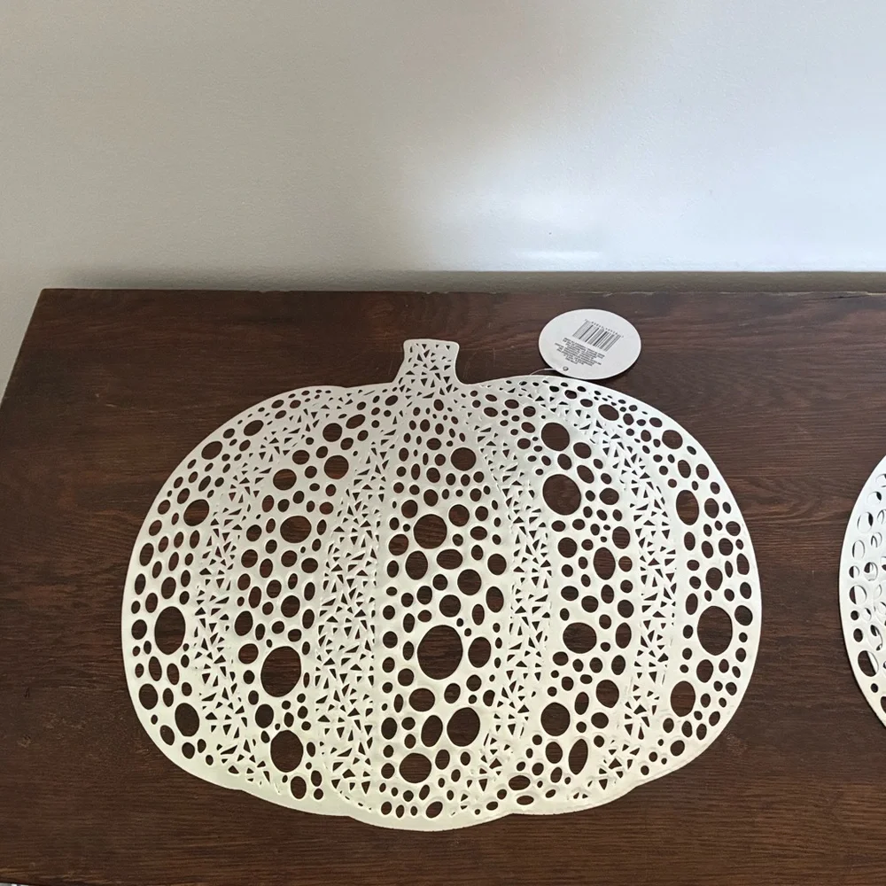 NWT- Set of 4- Gorgeous Metallic Silver Pumpkin Cutout Placemats 16x15